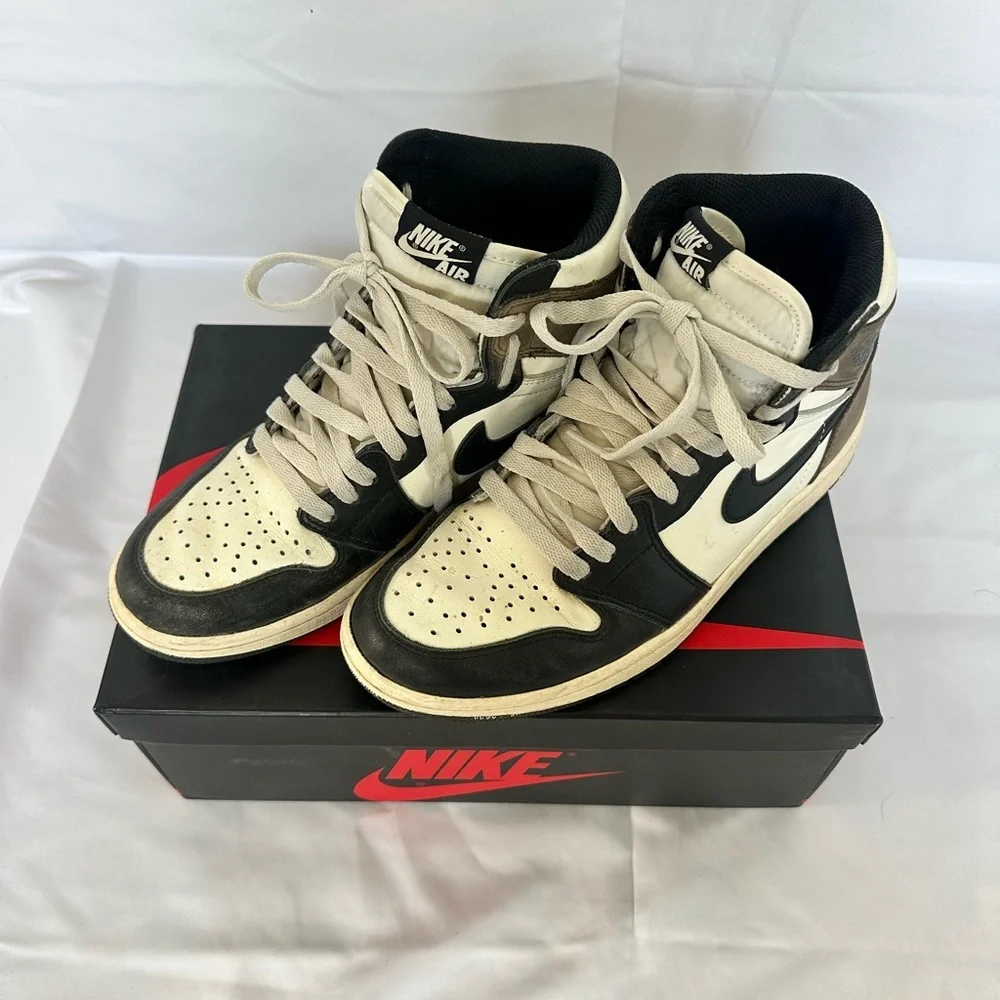 Nike Black and White Sneakers High-Top Design - Picture 2 of 6